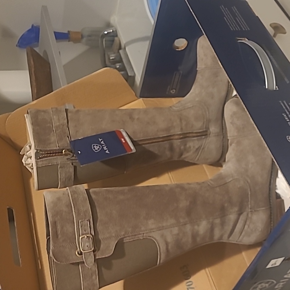Womans  size waterproof Ariat beige boots